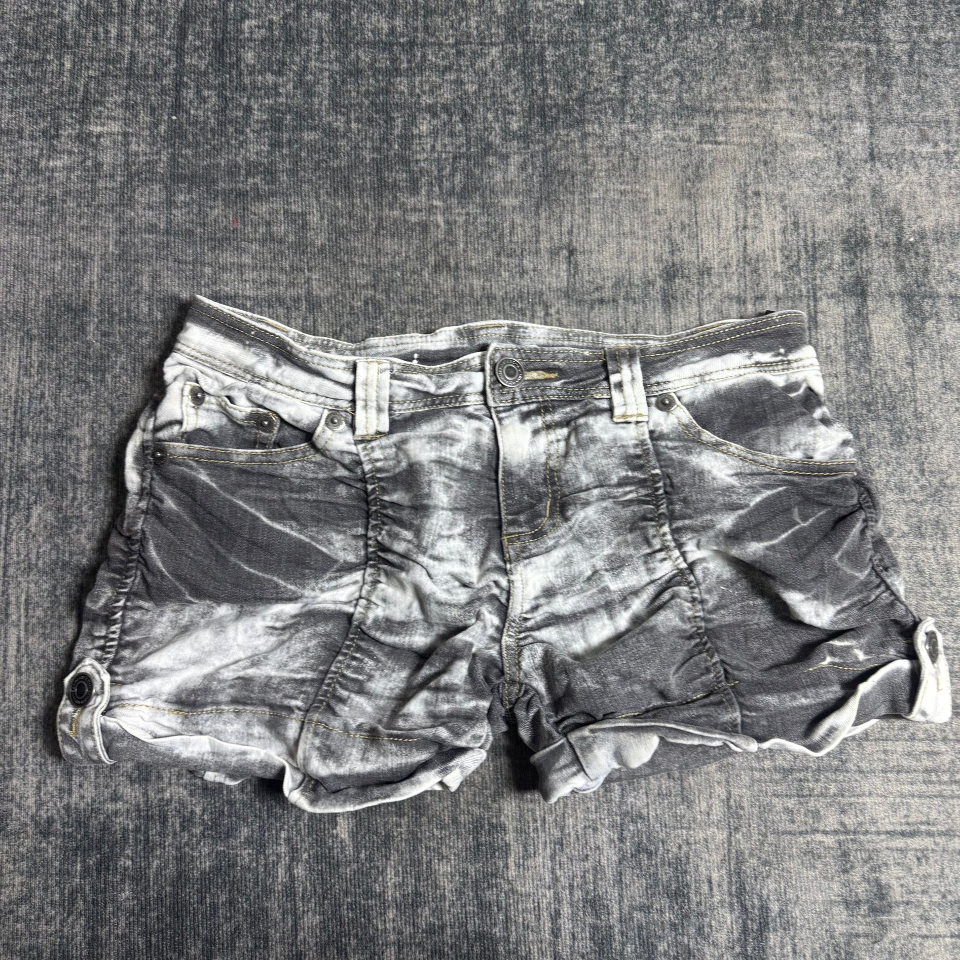 B2V - SHORT༒ vintage streetwear thrift y2k clothing by B2V_BAD2WEAR