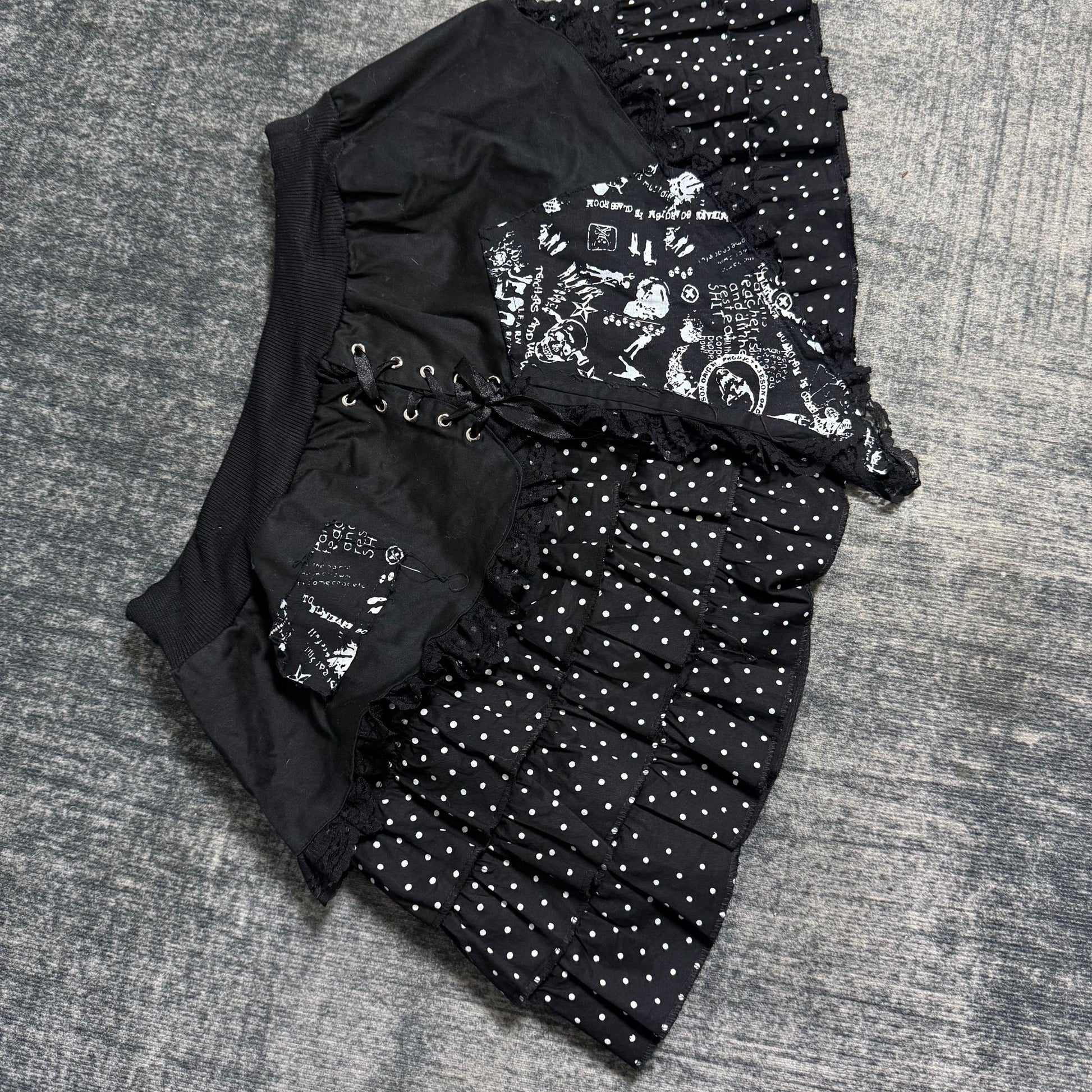 B2V - SHORT༒ vintage streetwear thrift y2k clothing by B2V_BAD2WEAR