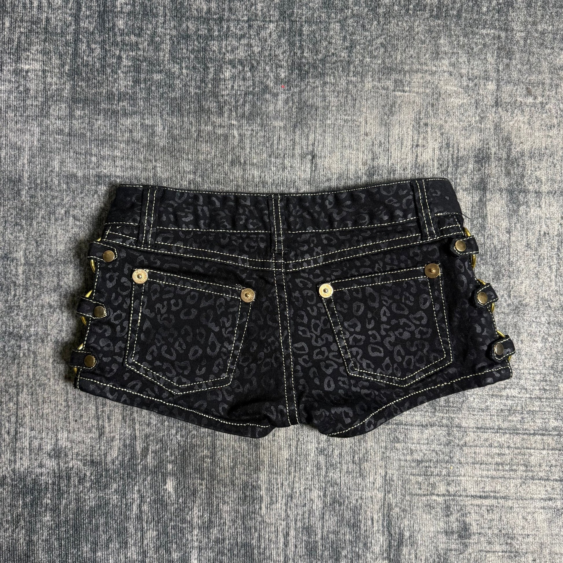 B2V SHORTS ༒ vintage streetwear thrift y2k clothing by B2V_BAD2WEAR
