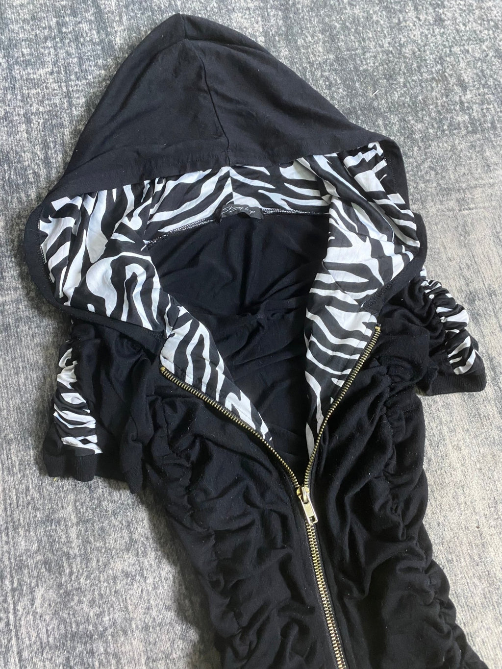 B2V - SKINNY LIP HOODIE༒ vintage streetwear thrift y2k clothing by B2V_BAD2WEAR