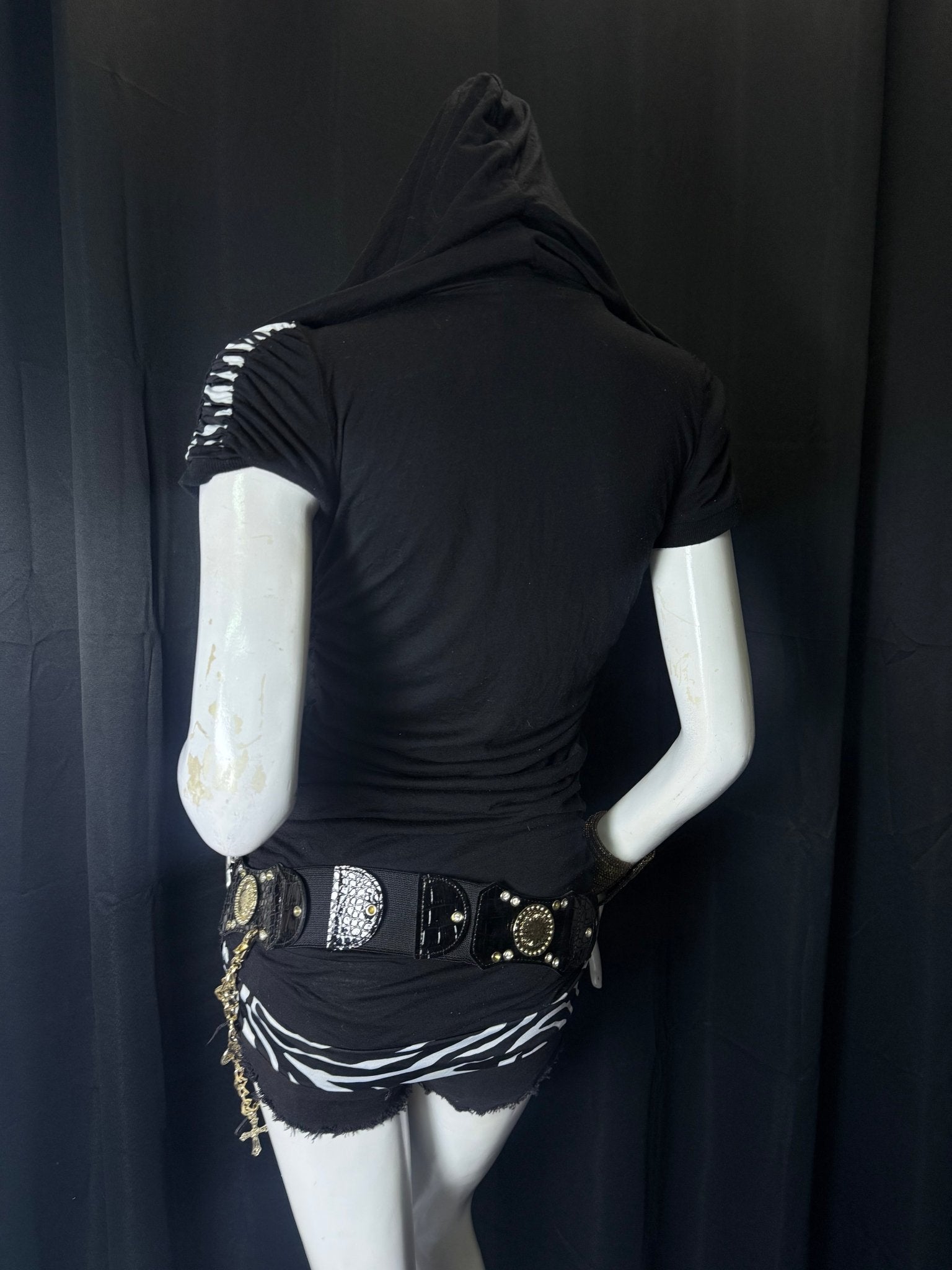 B2V - SKINNY LIP HOODIE༒ vintage streetwear thrift y2k clothing by B2V_BAD2WEAR