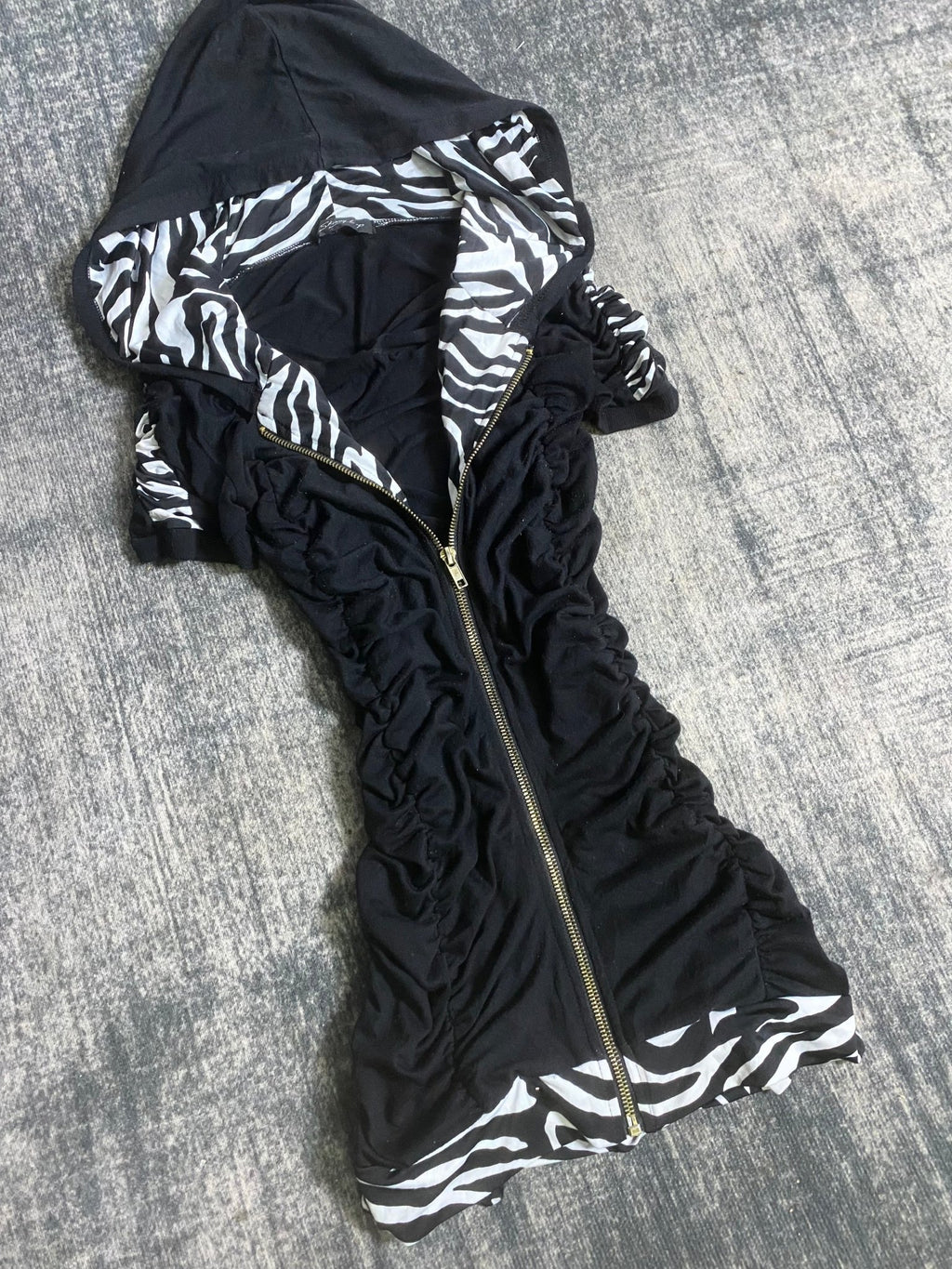B2V - SKINNY LIP HOODIE༒ vintage streetwear thrift y2k clothing by B2V_BAD2WEAR