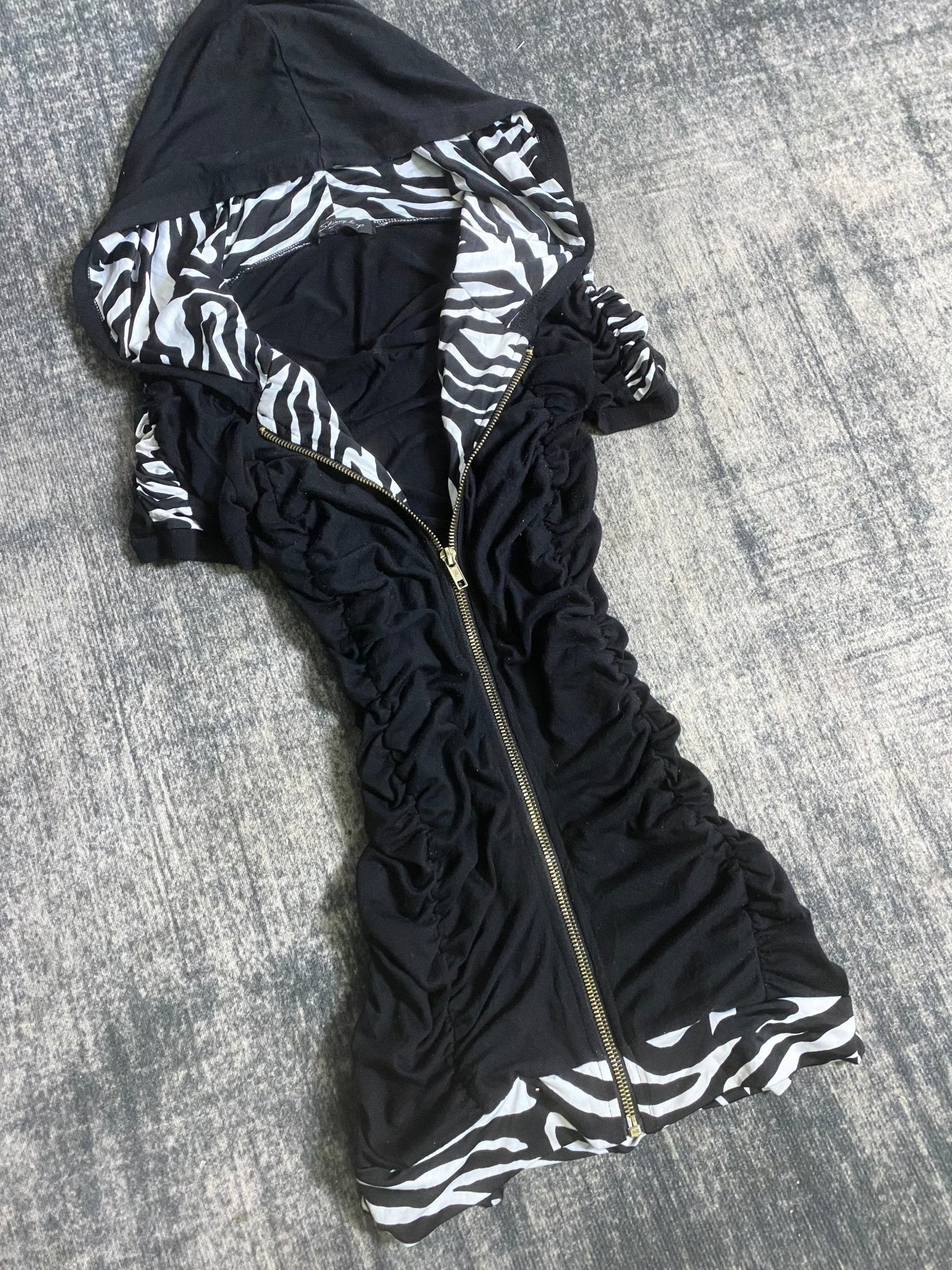 B2V - SKINNY LIP HOODIE༒ vintage streetwear thrift y2k clothing by B2V_BAD2WEAR