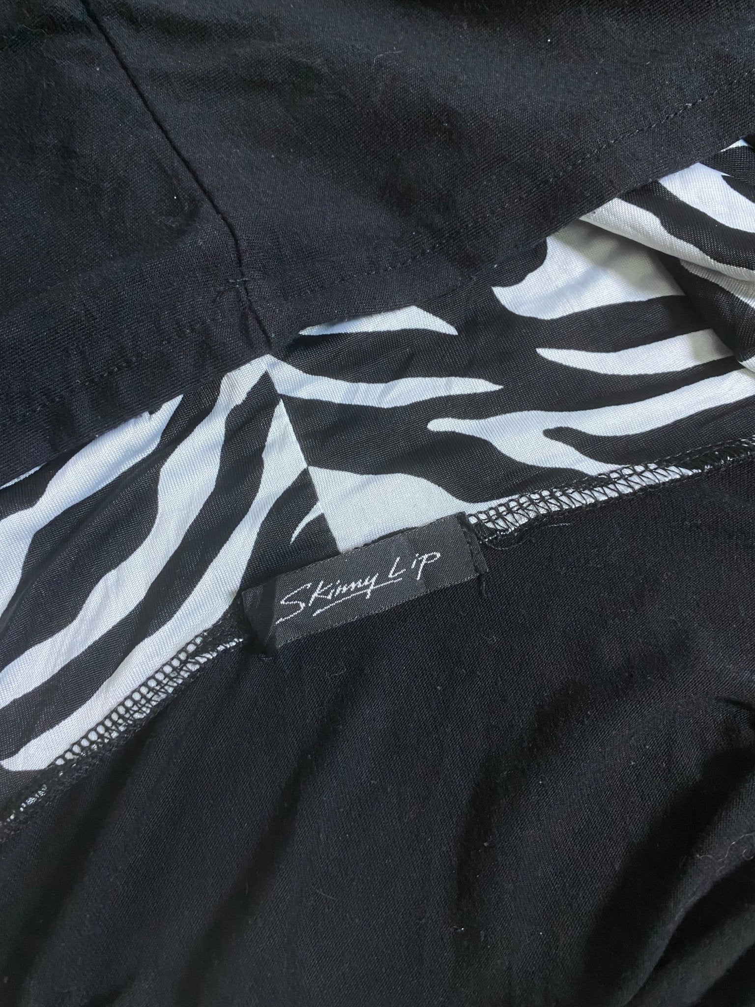 B2V - SKINNY LIP HOODIE༒ vintage streetwear thrift y2k clothing by B2V_BAD2WEAR