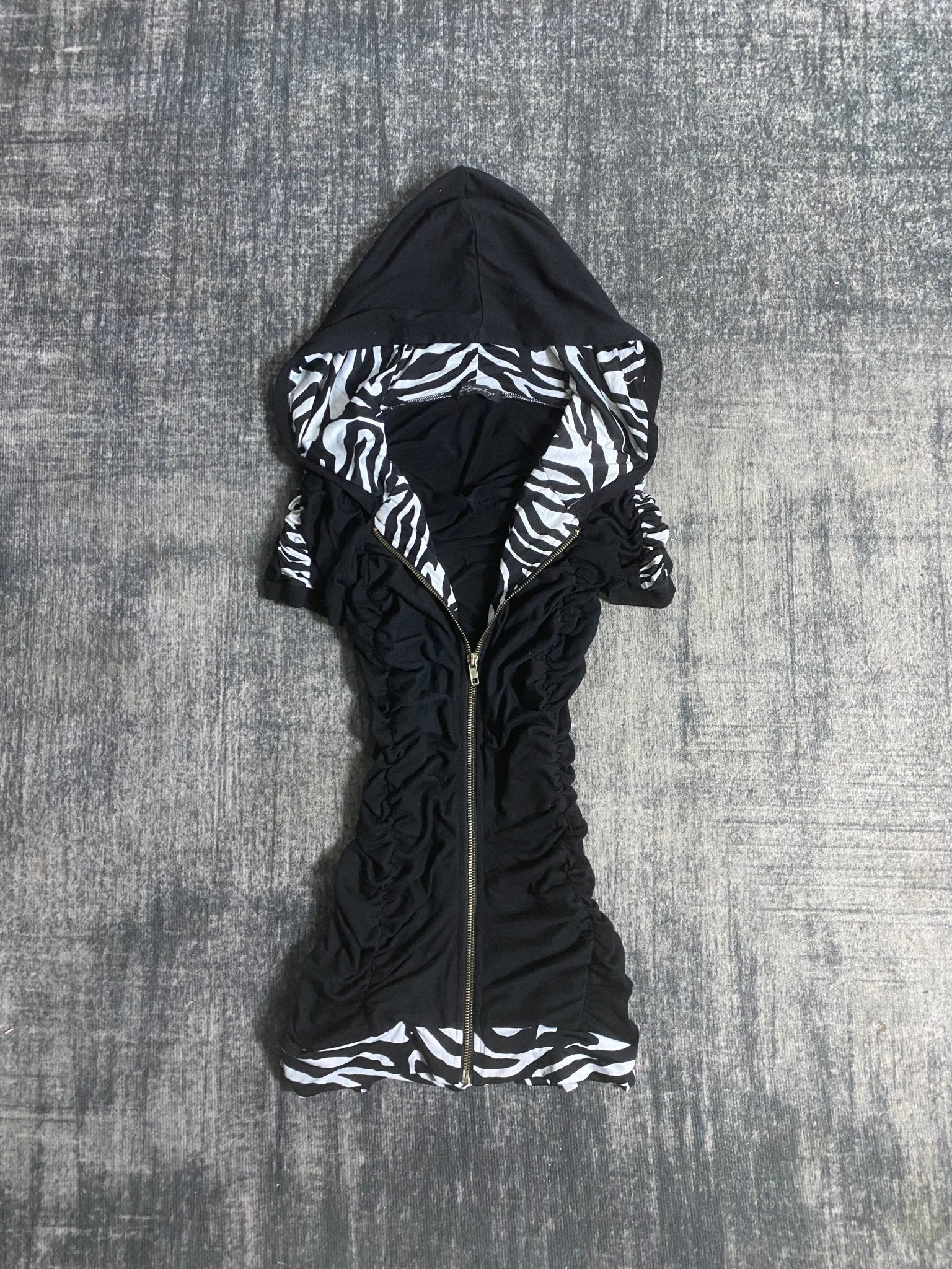 B2V - SKINNY LIP HOODIE༒ vintage streetwear thrift y2k clothing by B2V_BAD2WEAR