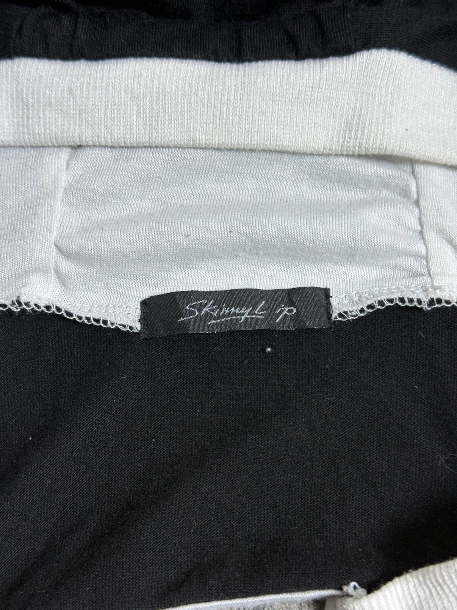 B2V - SKINNY LIPS HOODIE༒ vintage streetwear thrift y2k clothing by B2V_BAD2WEAR