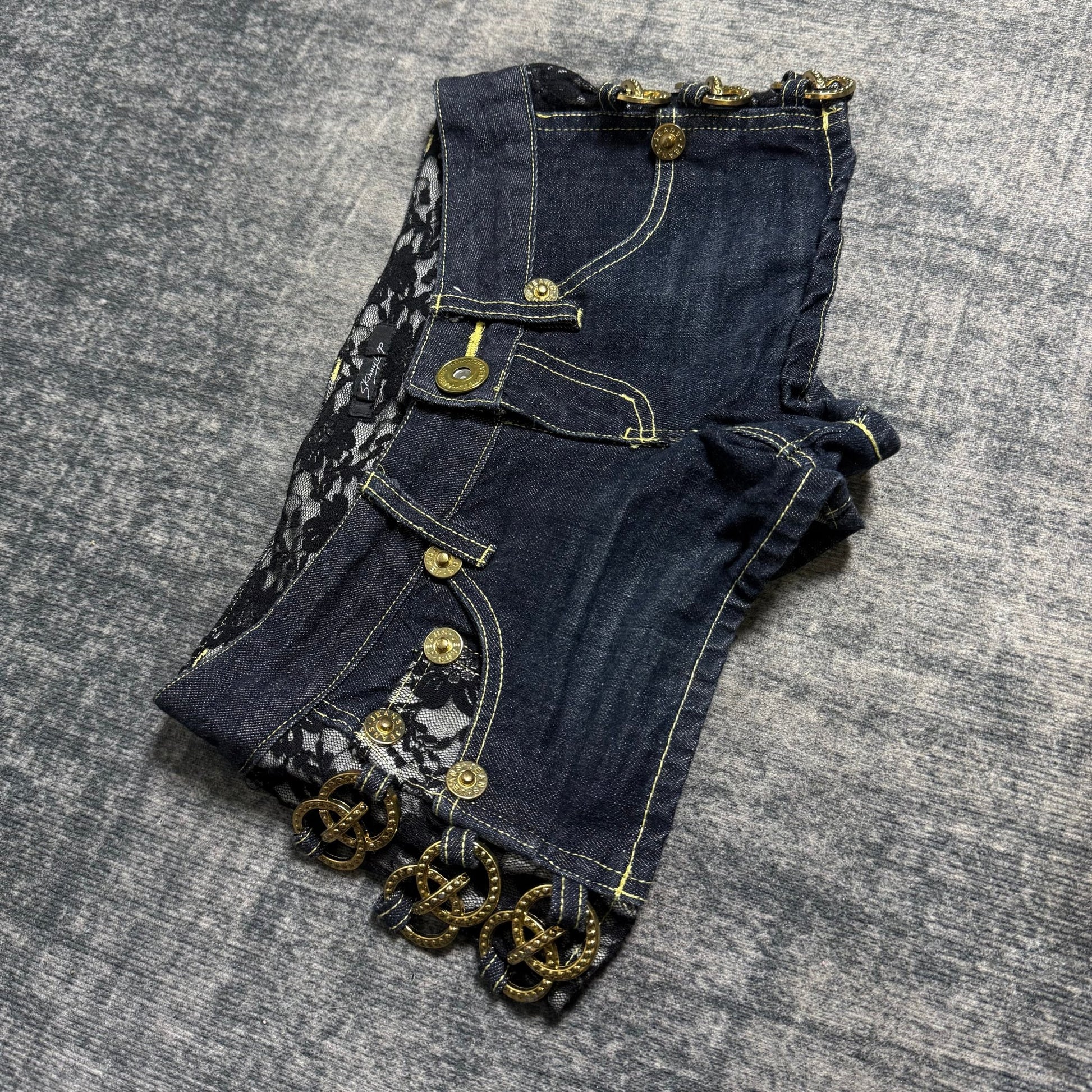 B2V SKINNY - LIPS SHORTS༒sold to member vintage streetwear thrift y2k clothing by B2V_BAD2WEAR