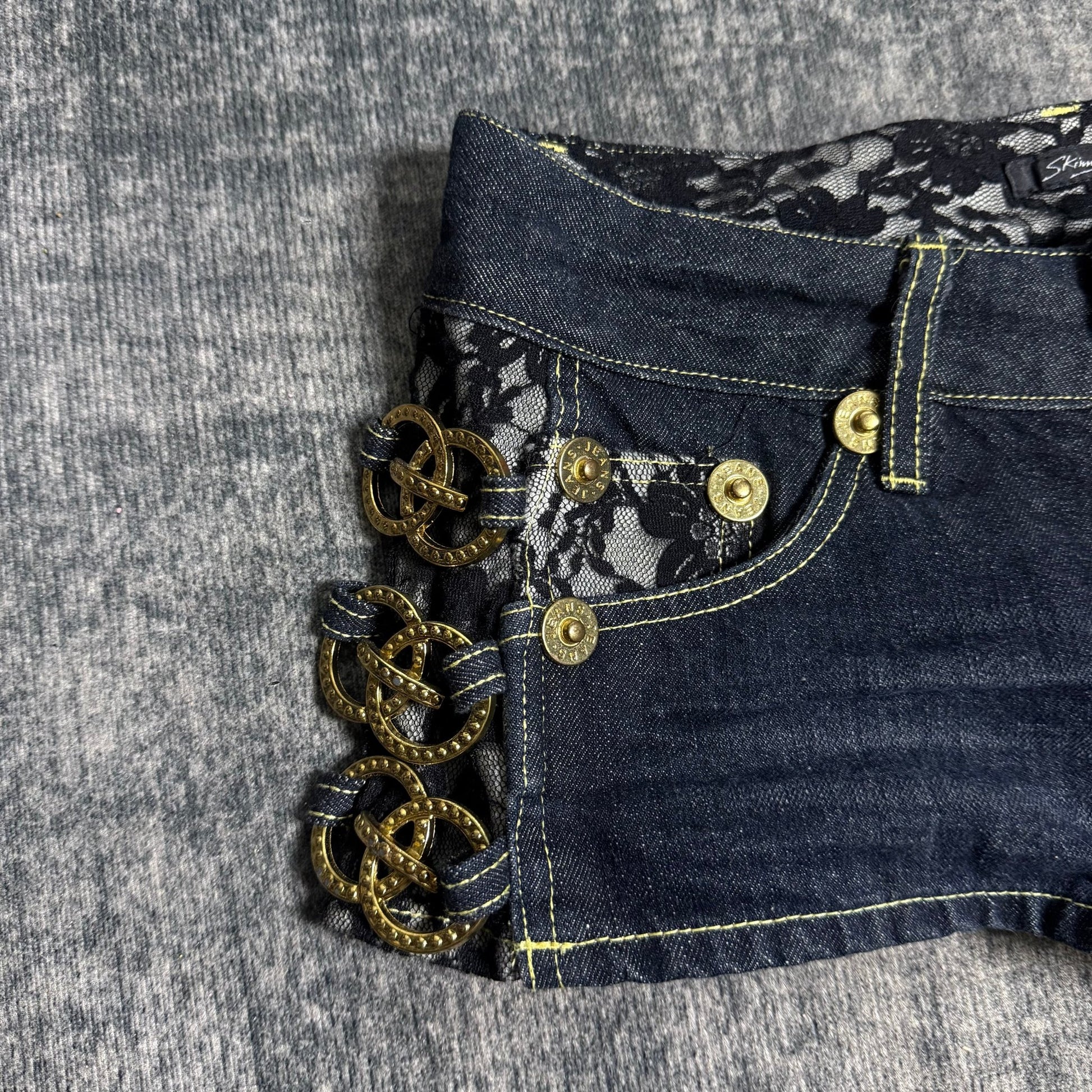 B2V SKINNY - LIPS SHORTS༒sold to member vintage streetwear thrift y2k clothing by B2V_BAD2WEAR
