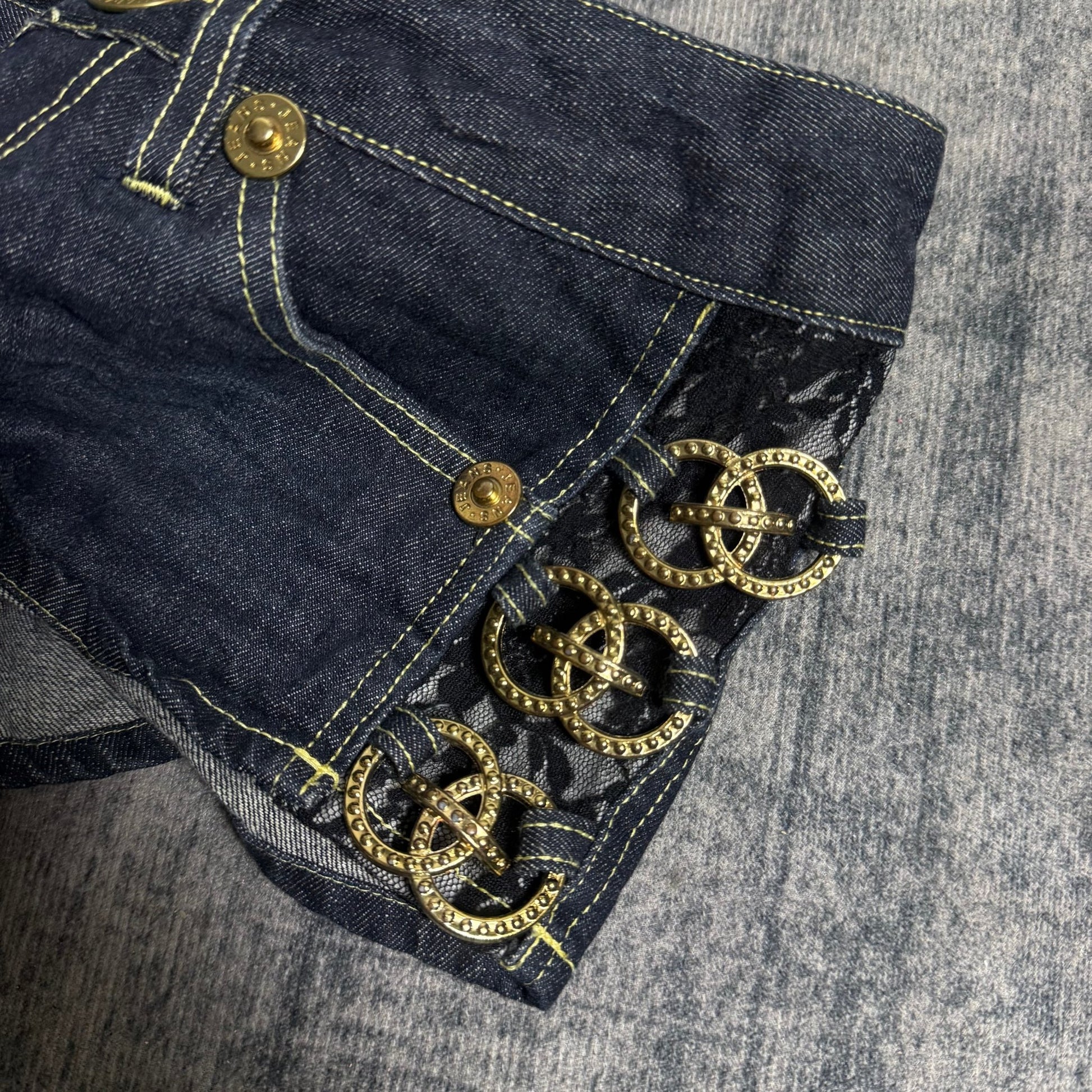 B2V SKINNY - LIPS SHORTS༒sold to member vintage streetwear thrift y2k clothing by B2V_BAD2WEAR
