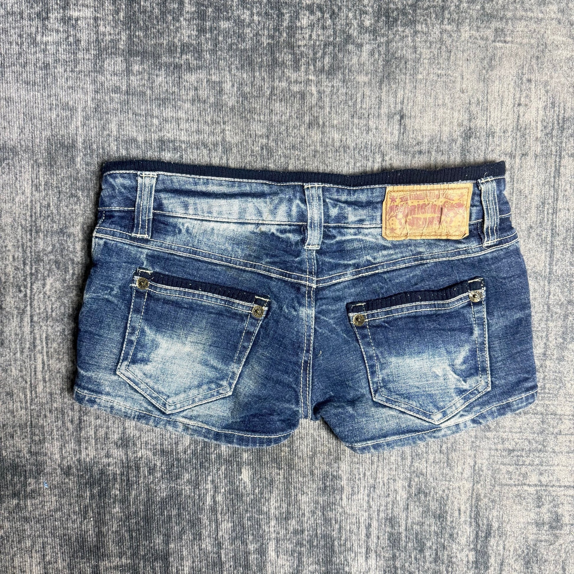 B2V - THE VTG STANDARD SHORT༒SS21 vintage streetwear thrift y2k clothing by B2V_BAD2WEAR