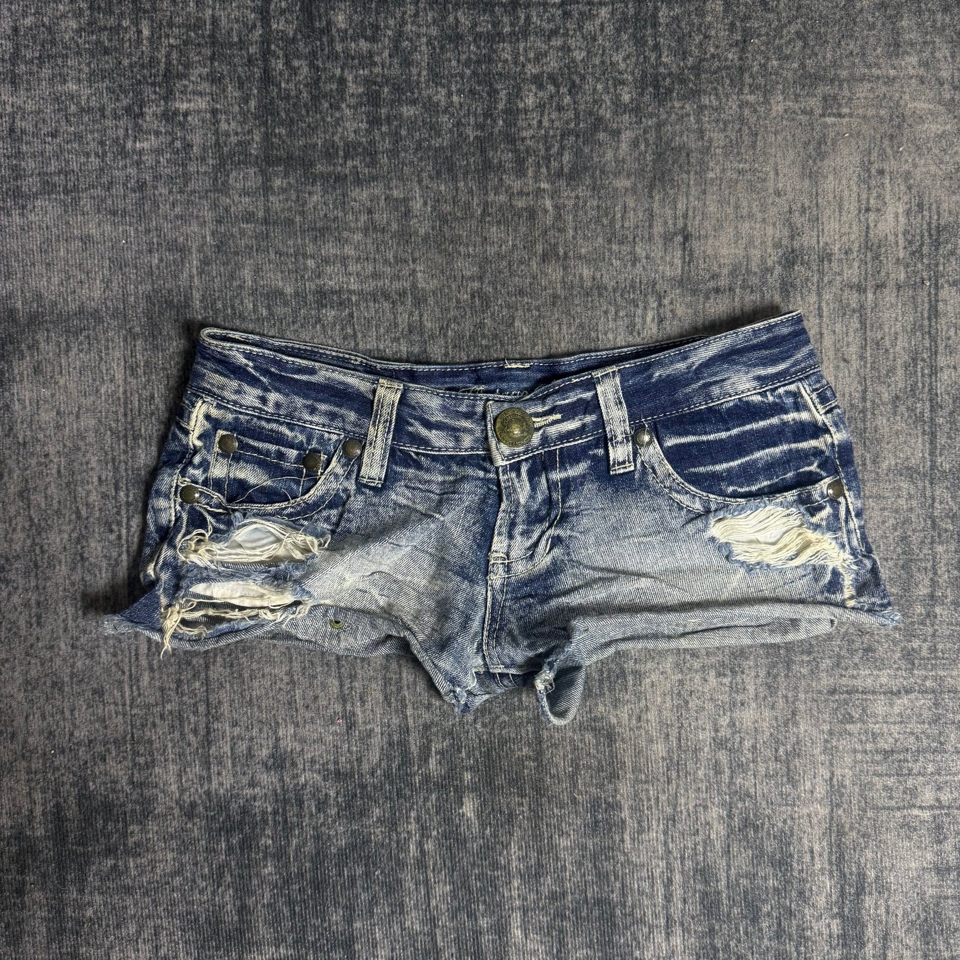 B2V - VTG STANDARD SHORT༒SS01 vintage streetwear thrift y2k clothing by B2V_BAD2WEAR