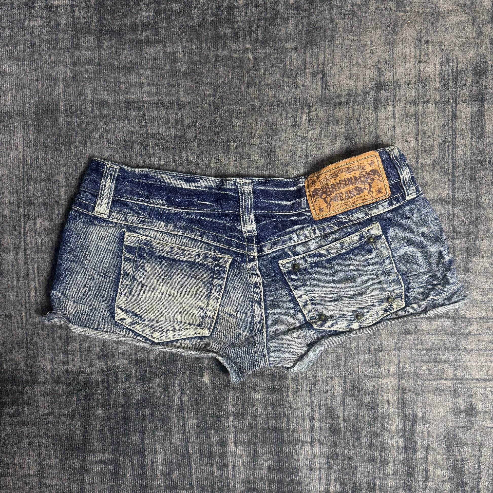 B2V - VTG STANDARD SHORT༒SS01 vintage streetwear thrift y2k clothing by B2V_BAD2WEAR