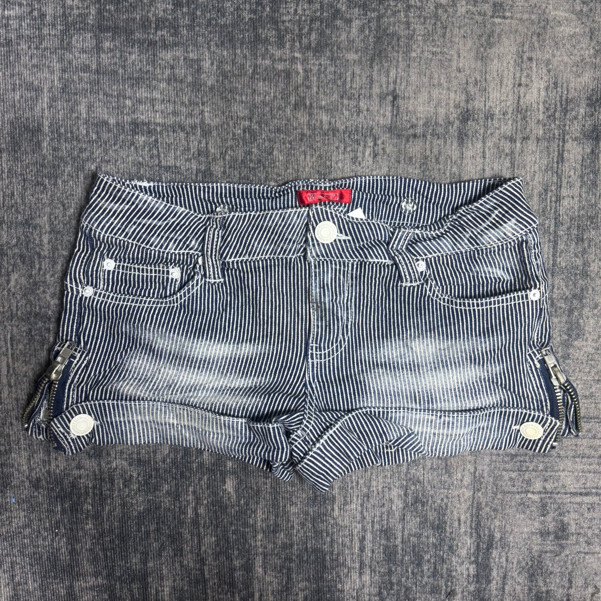 B2V - WAZP SHORT༒SS19 vintage streetwear thrift y2k clothing by B2V_BAD2WEAR